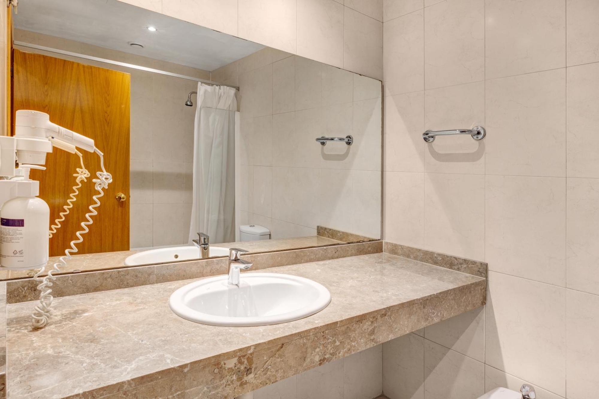 Mollet del Vallès B&B Hotel Barcelona Mollet Porta De Gallecs מראה חיצוני תמונה