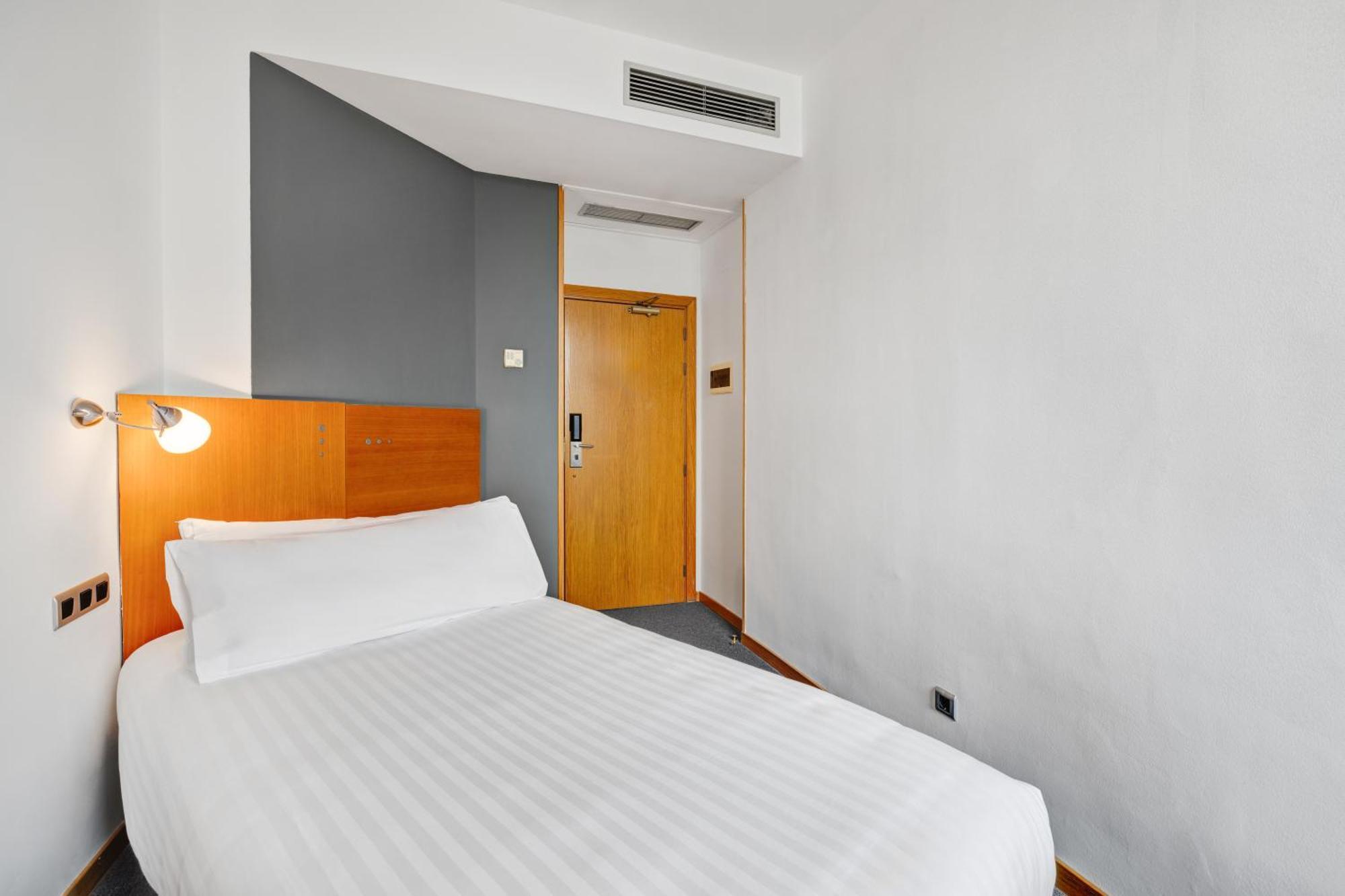 Mollet del Vallès B&B Hotel Barcelona Mollet Porta De Gallecs מראה חיצוני תמונה