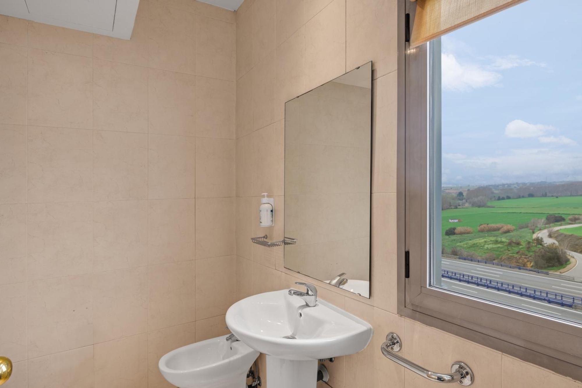 Mollet del Vallès B&B Hotel Barcelona Mollet Porta De Gallecs מראה חיצוני תמונה