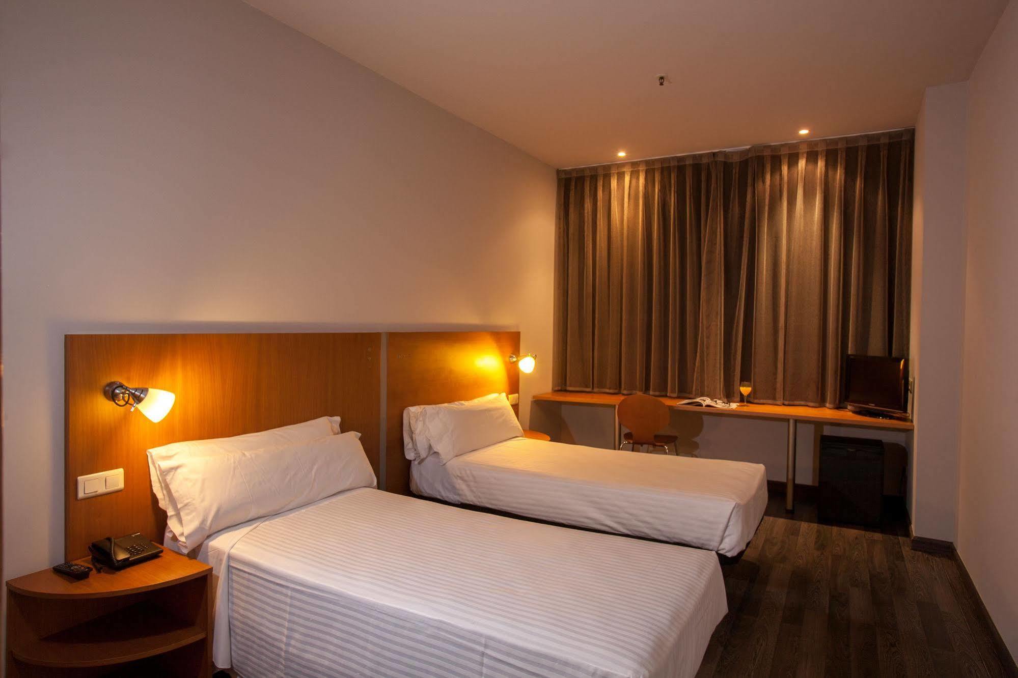 Mollet del Vallès B&B Hotel Barcelona Mollet Porta De Gallecs מראה חיצוני תמונה