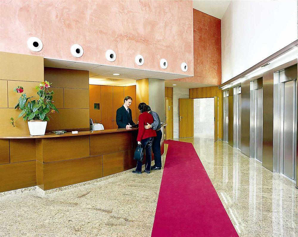Mollet del Vallès B&B Hotel Barcelona Mollet Porta De Gallecs מראה פנימי תמונה